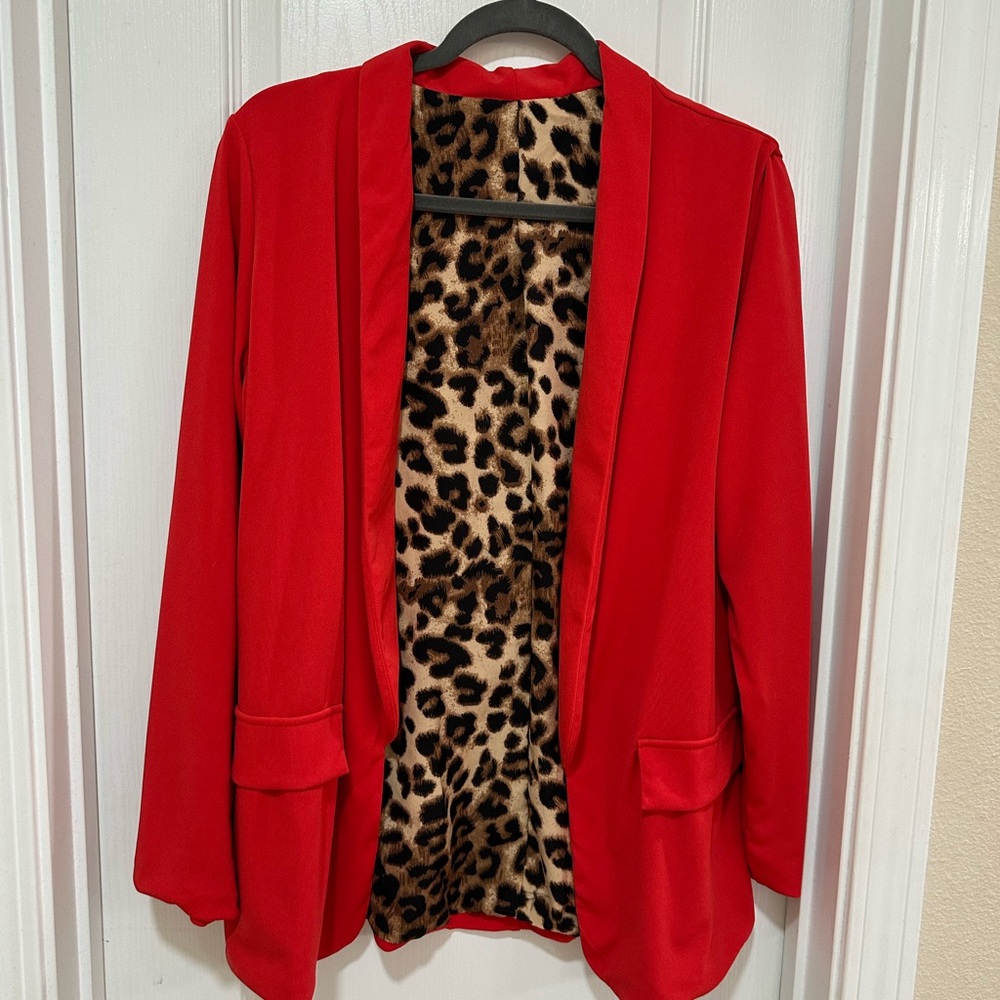 Stylish Red Women's Jacket with Leopard Print Lining